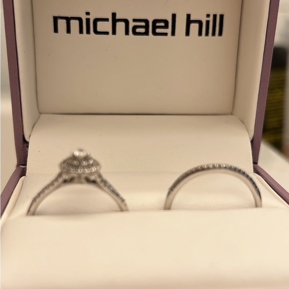 Engagement ring and band - Picture 2 of 3